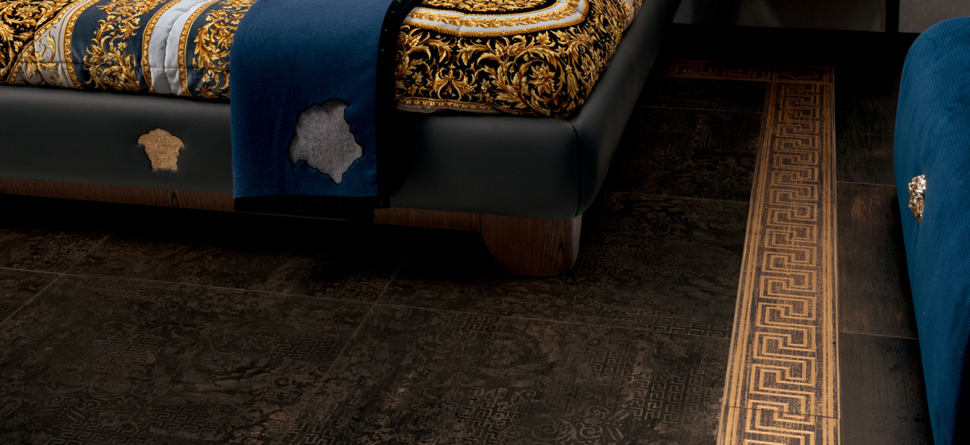 Smooth and mesmerizing shapes, the highest quality raw materials, iconic color combinations, and the maison's key decorative items, such as the Medusa and the Greek fret pattern, all introduce the instantly recognizable Versace style.